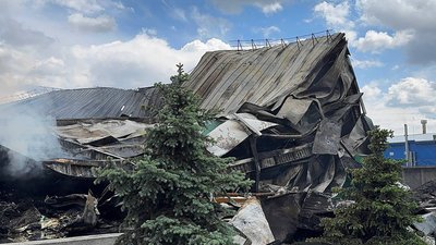 "Вогонь ще досі гасять". Що відбувається на місці удару дроном по Синельниківському району Дніпропетровщини "Вогонь ще досі гасять". Що відбувається на місці удару дроном по Синельниківському району Дніпропетровщини