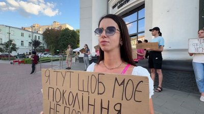 Жителька Хмельницького Аліса доєдналась до акції у середмісті, 26 липня 2026 року, Хмельницький