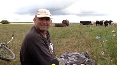 Третина земель не розмінована, поголів'я корів скоротили: як працюють фермери на прикордонні Чернігівщини Третина земель не розмінована, поголів'я корів скоротили: як працюють фермери на прикордонні Чернігівщини