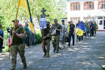 На Кіровоградщині попрощалися з військовим Ростиславом Меленьтьєвим На Кіровоградщині попрощалися з військовим Ростиславом Меленьтьєвим