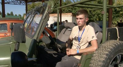 Трактор, який стояв на постаменті: на Черкащині провели благодійний ретро-фестиваль Трактор, який стояв на постаменті: на Черкащині провели благодійний ретро-фестиваль