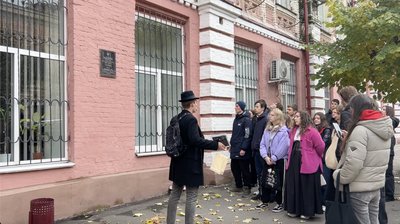 Екскурсії в капелюсі: 22-річний екскурсовод "відкриває" Умань по-новому