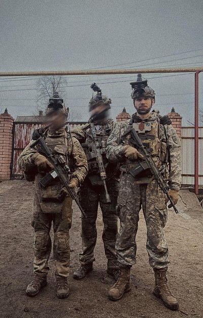 Артем Потапенко з побратимами Артем Потапенко з побратимами
