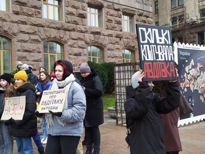 "Бруківка не стріляє!": у центрі Києва влаштували мітинг на підтримку армії