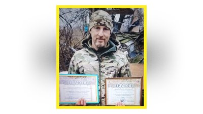 На Чернігівщині попрощалися з бійцями Русланом Червинським, Вадимом Дейнекою, Олександром Гусаченком та Сергієм Хажанцем На Чернігівщині попрощалися з бійцями Русланом Червинським, Вадимом Дейнекою, Олександром Гусаченком та Сергієм Хажанцем