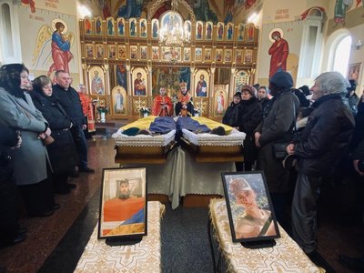 На Закарпатті попрощалися із полеглими захисниками Юрієм Дерцені та Сергієм Доновим На Закарпатті попрощалися із полеглими захисниками Юрієм Дерцені та Сергієм Доновим