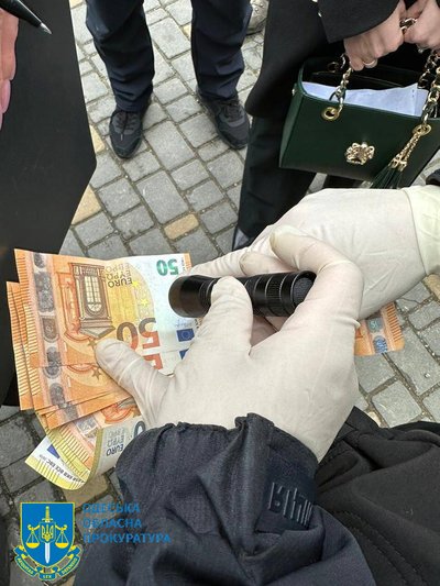 Вимагав хабар за незаконне ввезення готівки: одеського митника судитимуть за корупцію Вимагав хабар за незаконне ввезення готівки: одеського митника судитимуть за корупцію