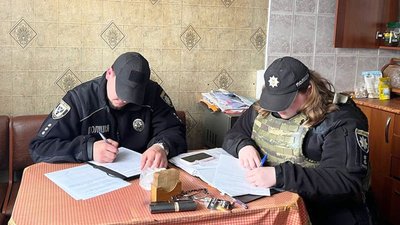 Шматки їжі з таблетками всередині, що токсичні для тварин, були розкидані у Чернігові: поліція розслідує обставини Шматки їжі з таблетками всередині, що токсичні для тварин, були розкидані у Чернігові: поліція розслідує обставини