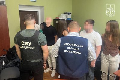 Виводили гроші громадян Чехії на власні рахунки: в Ужгороді викрили колцентр Виводили гроші громадян Чехії на власні рахунки: в Ужгороді викрили колцентр