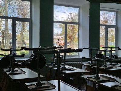 У Сумах російський безпілотник пошкодив навчальний заклад У Сумах російський безпілотник пошкодив навчальний заклад