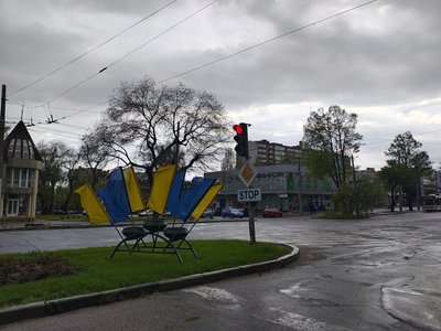Негода в Запоріжжі: сильний вітер вирує містом Негода в Запоріжжі: сильний вітер вирує містом