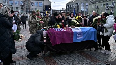 Рік вважали зниклим безвісти: попрощалися з добровольцем Євгеном Грабовим у Рівному Рік вважали зниклим безвісти: попрощалися з добровольцем Євгеном Грабовим у Рівному