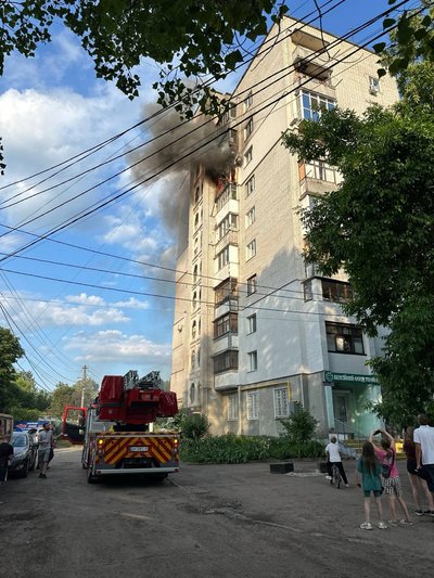 У центрі Житомира у багатоповерхівці загорівся балкон: що відомо