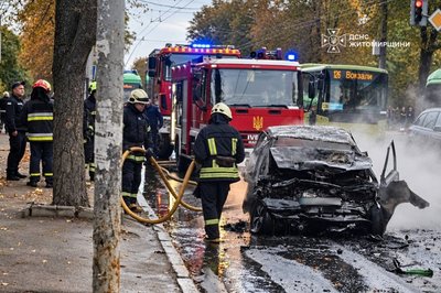 У Житомирі загорілося авто після зіткнення з тролейбусом: двоє людей загинули У Житомирі загорілося авто після зіткнення з тролейбусом: двоє людей загинули