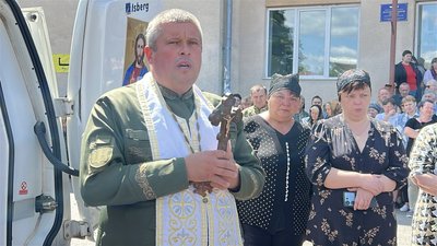 Із військовим Олександром Рожком, який понад 2 роки тому зник під Бахмутом, попрощалися у Володимирці Із військовим Олександром Рожком, який понад 2 роки тому зник під Бахмутом, попрощалися у Володимирці