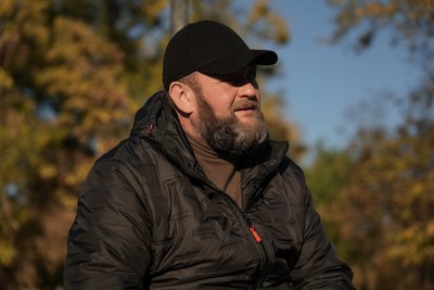 "Завжди дарував мені хризантеми". Історія бійця Богдана Канівця з Охтирки "Завжди дарував мені хризантеми". Історія бійця Богдана Канівця з Охтирки