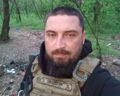«Не мав би, але поїхав рятувати побратимів» — мати загиблого на Дніпропетровщині командира взводу Володимира Неклеги «Не мав би, але поїхав рятувати побратимів» — мати загиблого на Дніпропетровщині командира взводу Володимира Неклеги