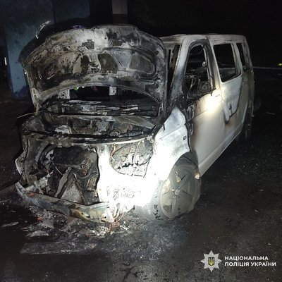 19-річний житель Харкова спалив на Салтівці мікроавтобус та сусідній легковик — поліція 19-річний житель Харкова спалив на Салтівці мікроавтобус та сусідній легковик — поліція