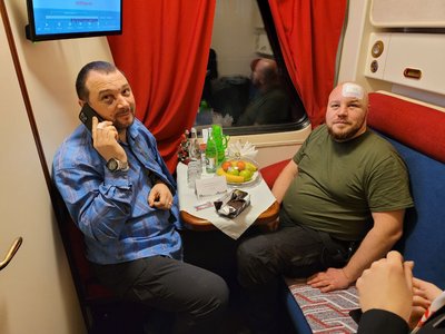 Охоронець Рогозіна Алєксандр Головєнькін та помічник Артьом Мєльніков Охоронець Рогозіна Алєксандр Головєнькін та помічник Артьом Мєльніков