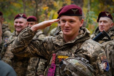 Воїни житомирської 95-ї десантно-штурмової бригади отримали державні нагороди Воїни житомирської 95-ї десантно-штурмової бригади отримали державні нагороди