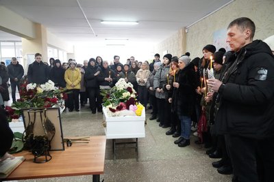 "Дуже добра пара була": у Запоріжжі попрощались з 18-річними Софією Осадчою та Степаном Штиком, котрих вбив дрон РФ "Дуже добра пара була": у Запоріжжі попрощались з 18-річними Софією Осадчою та Степаном Штиком, котрих вбив дрон РФ
