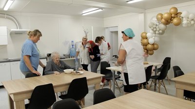 Дев’ятьох людей із Херсонщини евакуювали на Вінниччину: їм надають медичну та психологічну допомоги Дев’ятьох людей із Херсонщини евакуювали на Вінниччину: їм надають медичну та психологічну допомоги