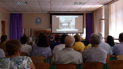 "Ностальгія зашкалює": на Черкащині однокласники зустрілися через пів століття після випускного "Ностальгія зашкалює": на Черкащині однокласники зустрілися через пів століття після випускного