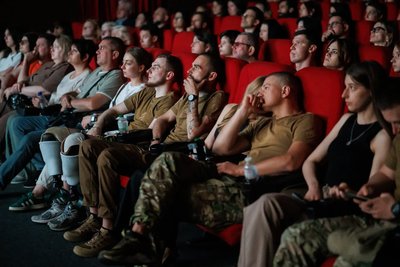 На Docudays UA пройшла прем’єра нового фільму Мстислава Чернова "2000 метрів до Андріївки" На Docudays UA пройшла прем’єра нового фільму Мстислава Чернова "2000 метрів до Андріївки"