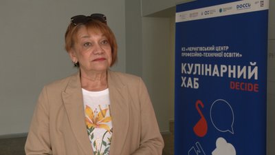Навчають готувати вішисуаз, рибу під соусом бешамель та бланманже: як працює на Чернігівщині "Кулінарний хаб"