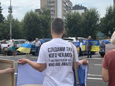 У Черкасах вшанували пам'ять загиблих під час теракту в Оленівці У Черкасах вшанували пам'ять загиблих під час теракту в Оленівці