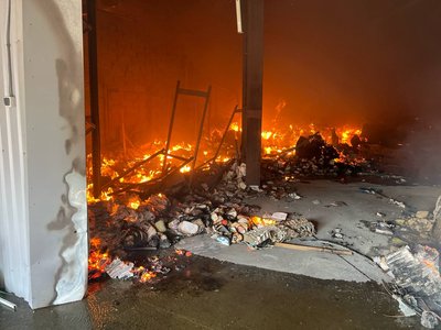 Горять склади видавництва у Харкові Горять склади видавництва у Харкові