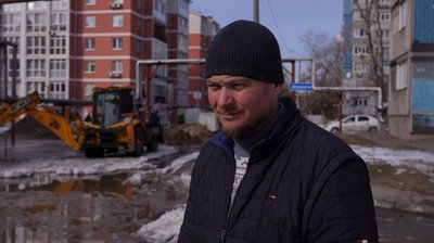 Автівки вмерзли у кригу: у Дніпрі через прорив труби затопило бульвар Кобзаря Автівки вмерзли у кригу: у Дніпрі через прорив труби затопило бульвар Кобзаря