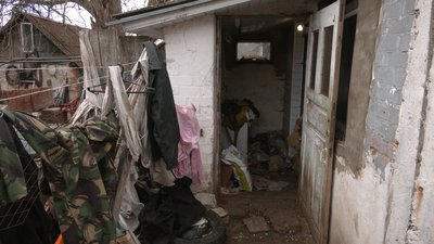 Тримає 14 собак в будинку у середмісті та вигулює їх без намордників: чернігівці поскаржились на сусіда поліції Тримає 14 собак в будинку у середмісті та вигулює їх без намордників: чернігівці поскаржились на сусіда поліції