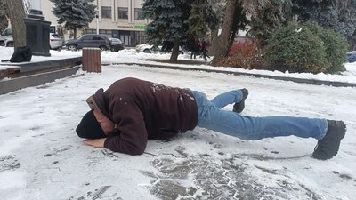 Правильне групування тіла під час падіння вперед, листопад 2024 року, Хмельницький Правильне групування тіла під час падіння вперед, листопад 2024 року, Хмельницький