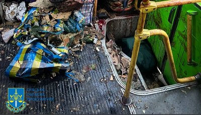 Армія РФ вдарила по автобусу з цивільними у Сумському районі: є загиблі і поранені люди Армія РФ вдарила по автобусу з цивільними у Сумському районі: є загиблі і поранені люди