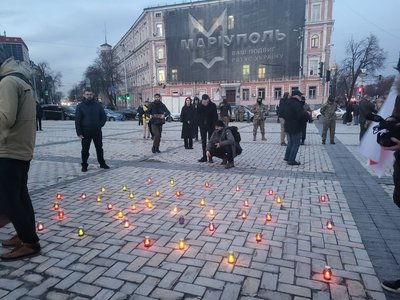 Добровольців полку "Азов" вшанували на Софійській площі у Києві