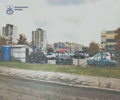 На столичній Троєщині можуть знести автостоянку: прокуратура вимагає повернути землю громаді На столичній Троєщині можуть знести автостоянку: прокуратура вимагає повернути землю громаді