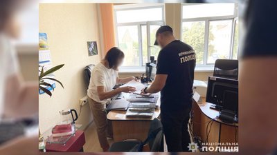 Оборудки з майном та незаконна криптоферма: поліцейські провели обшуки в КП "Діловий центр" Чернігівської облради Оборудки з майном та незаконна криптоферма: поліцейські провели обшуки в КП "Діловий центр" Чернігівської облради