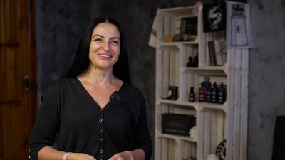«Він поїхав — і я вирішив вчитися»: 16-річний хлопець із Мени продовжує справу брата-барбера, який долучився до ЗСУ «Він поїхав — і я вирішив вчитися»: 16-річний хлопець із Мени продовжує справу брата-барбера, який долучився до ЗСУ