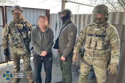 "Стежила за ЗСУ через "відеопастку" у шпаківні": СБУ затримала жінку за підозрою у роботі на РФ "Стежила за ЗСУ через "відеопастку" у шпаківні": СБУ затримала жінку за підозрою у роботі на РФ