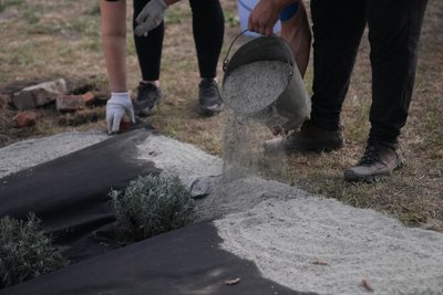 “Я знаю, що він живий”: у Лебедині на Сумщині з`явилася лавандова “Алея надії” “Я знаю, що він живий”: у Лебедині на Сумщині з`явилася лавандова “Алея надії”