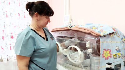 "Найцінніше — посмішки батьків": медсестра з Волині понад 30 років виходжує недоношених дітей "Найцінніше — посмішки батьків": медсестра з Волині понад 30 років виходжує недоношених дітей