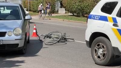 У центрі Полтави водій автівки збив велосипедиста У центрі Полтави водій автівки збив велосипедиста