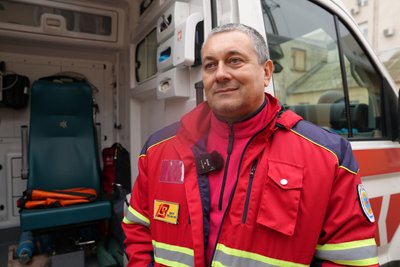 Цілодобово під обстрілами: як працює екстрена медична допомога на Херсонщині Цілодобово під обстрілами: як працює екстрена медична допомога на Херсонщині