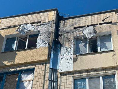 Війська РФ поцілили по чотирьох районах Дніпропетровщини: поранена 32-річна жінка, пошкоджена багатоповерхівка Війська РФ поцілили по чотирьох районах Дніпропетровщини: поранена 32-річна жінка, пошкоджена багатоповерхівка