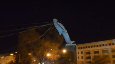 Як повалили Леніна у Полтаві: свідчення очевидців та істориків про події Революції Гідності Як повалили Леніна у Полтаві: свідчення очевидців та істориків про події Революції Гідності