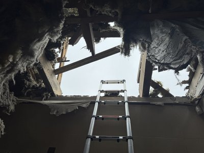 “Забіг у спальню — діти живі”: очевидці про влучання “Молнії” в приватний будинок у Сумах “Забіг у спальню — діти живі”: очевидці про влучання “Молнії” в приватний будинок у Сумах