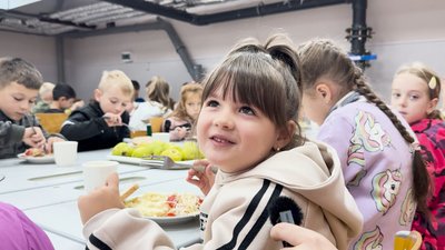 "Не чекаємо закінчення – сніданок організовуємо в укритті": як у Прилуках годують школярів під час затяжних тривог "Не чекаємо закінчення – сніданок організовуємо в укритті": як у Прилуках годують школярів під час затяжних тривог