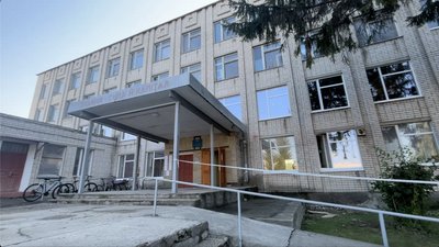 Навчання вирішили не зупиняти: як працює ліцей на Черкащині після влучання дрона Навчання вирішили не зупиняти: як працює ліцей на Черкащині після влучання дрона