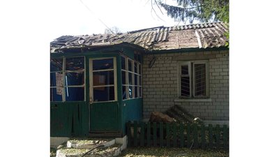 Пошкоджені будинки та старостат: росіяни скидами з дрона атакували два села Чернігівщини Пошкоджені будинки та старостат: росіяни скидами з дрона атакували два села Чернігівщини